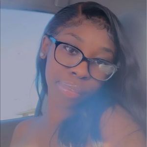 Meet your Posher, Johnette